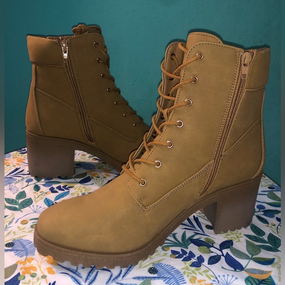 NWT Tan boots purchased from Windsor- size 10 - Picture 6 of 9